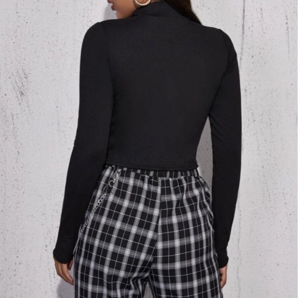 Basic Crop Top (never worn) - Picture 2 of 2